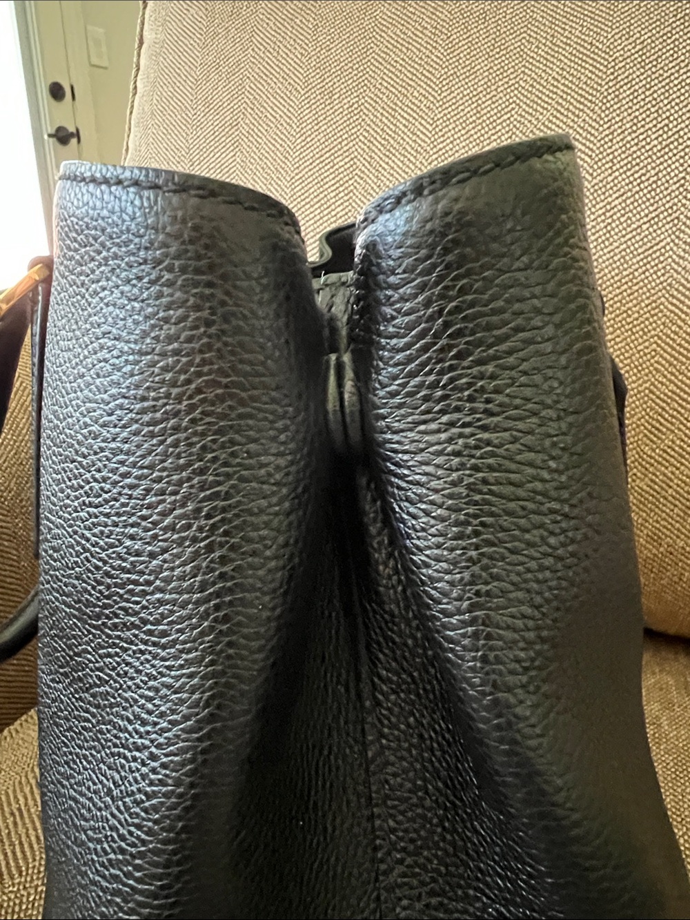 Elegant Like New Prada Black Leather Top-Handle Purse - Picture 4 of 13